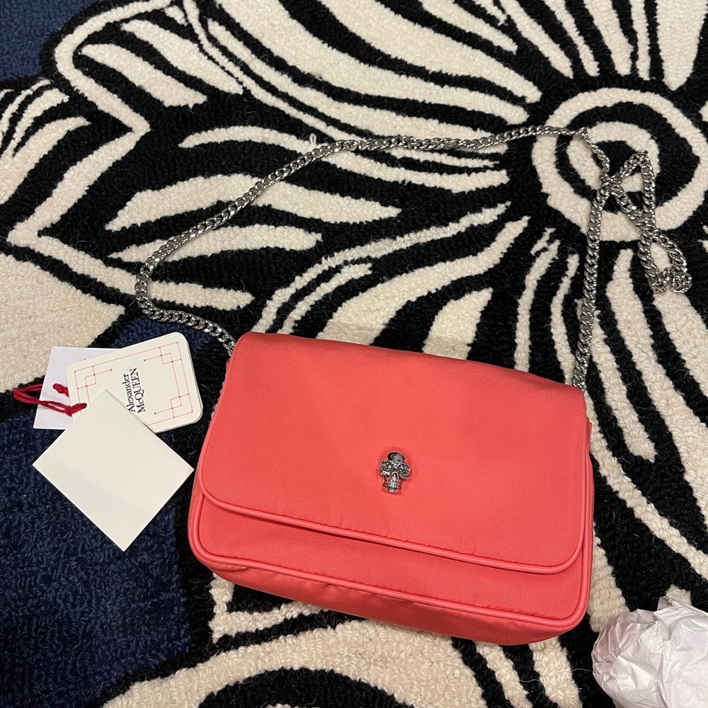 Alexander McQueen coral small skull fialle bag